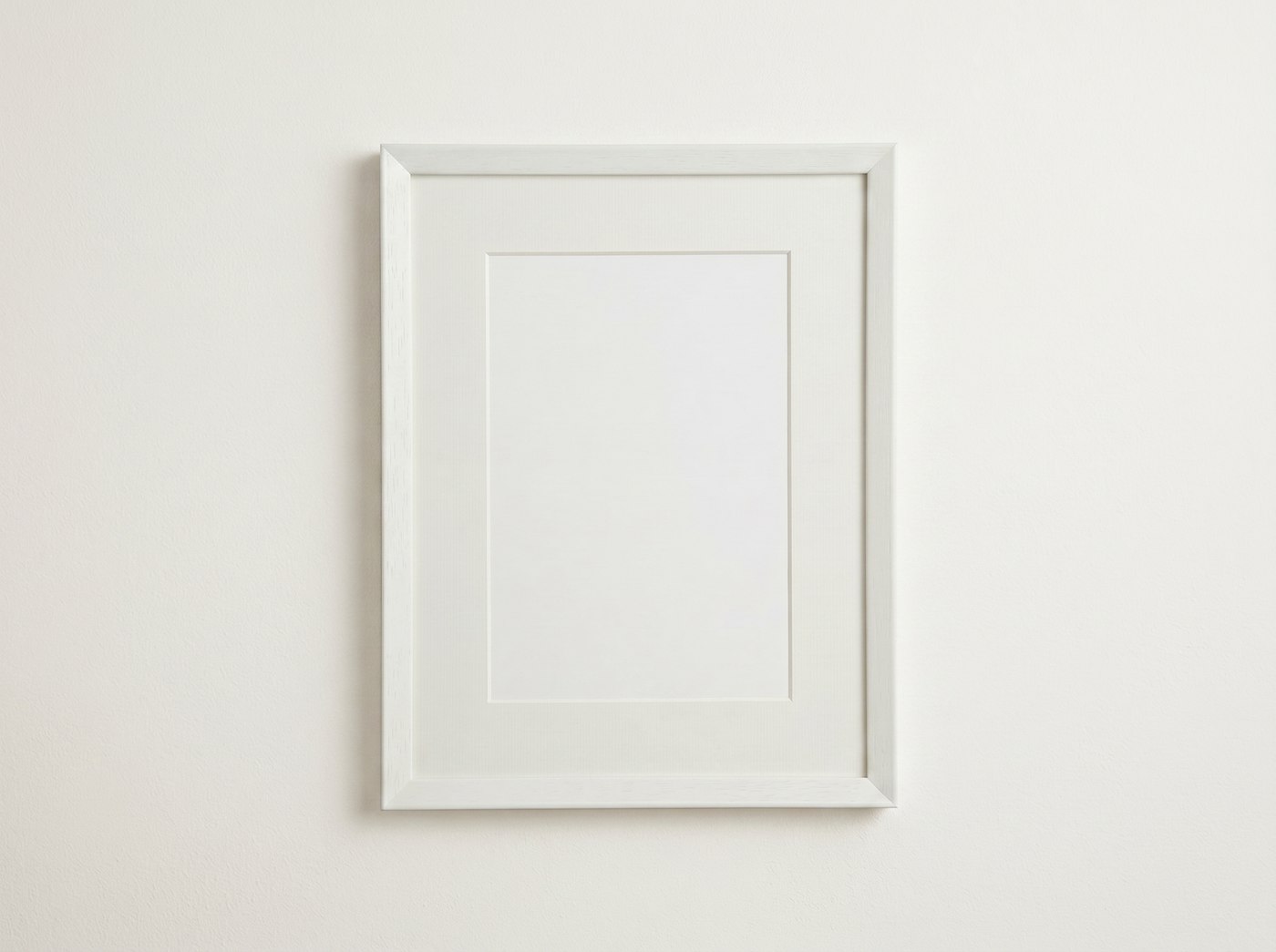 Linea Essenziale: cornice bianca con passepartout