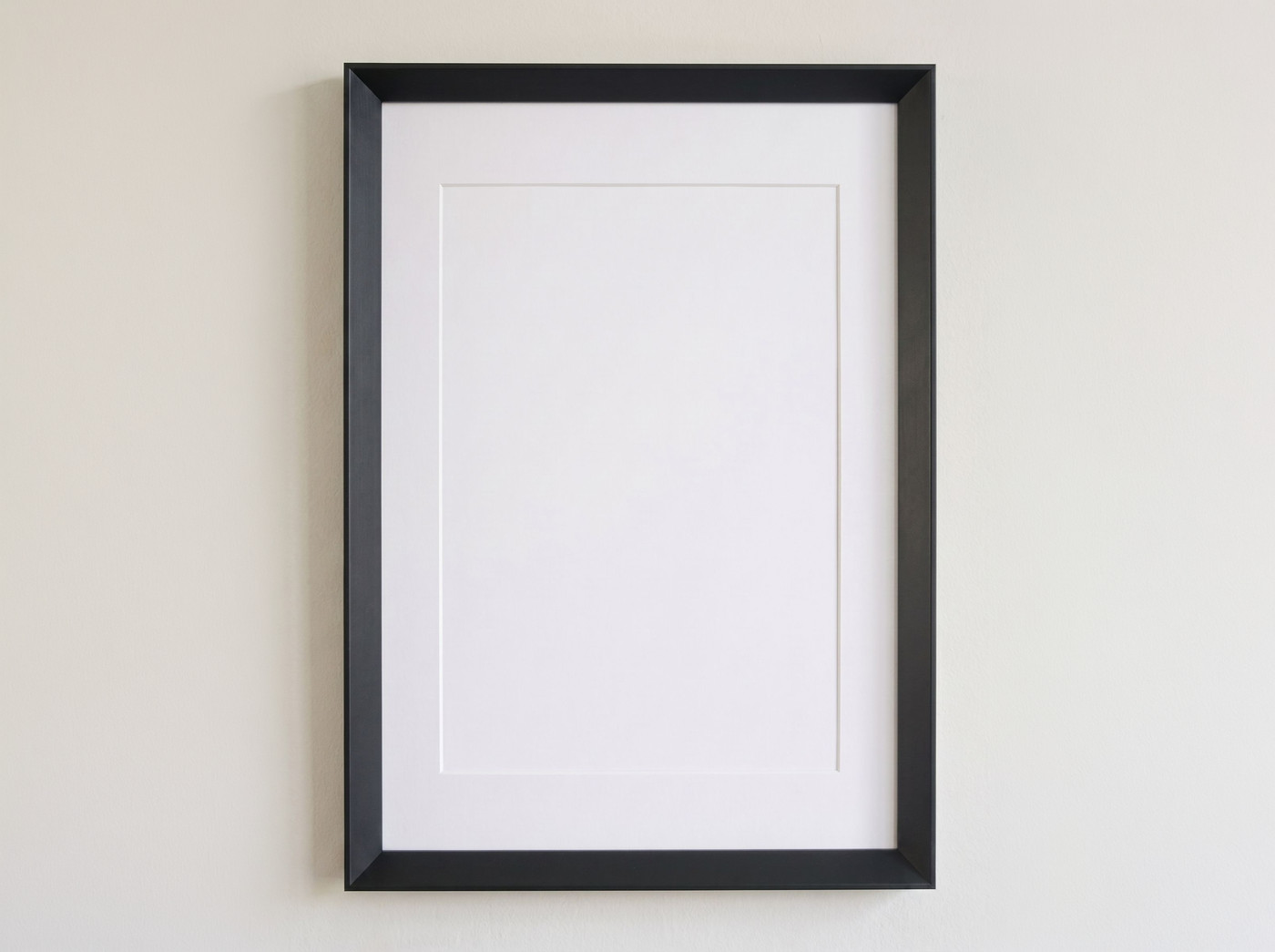 Iconic Line: anthracite frame with passepartout